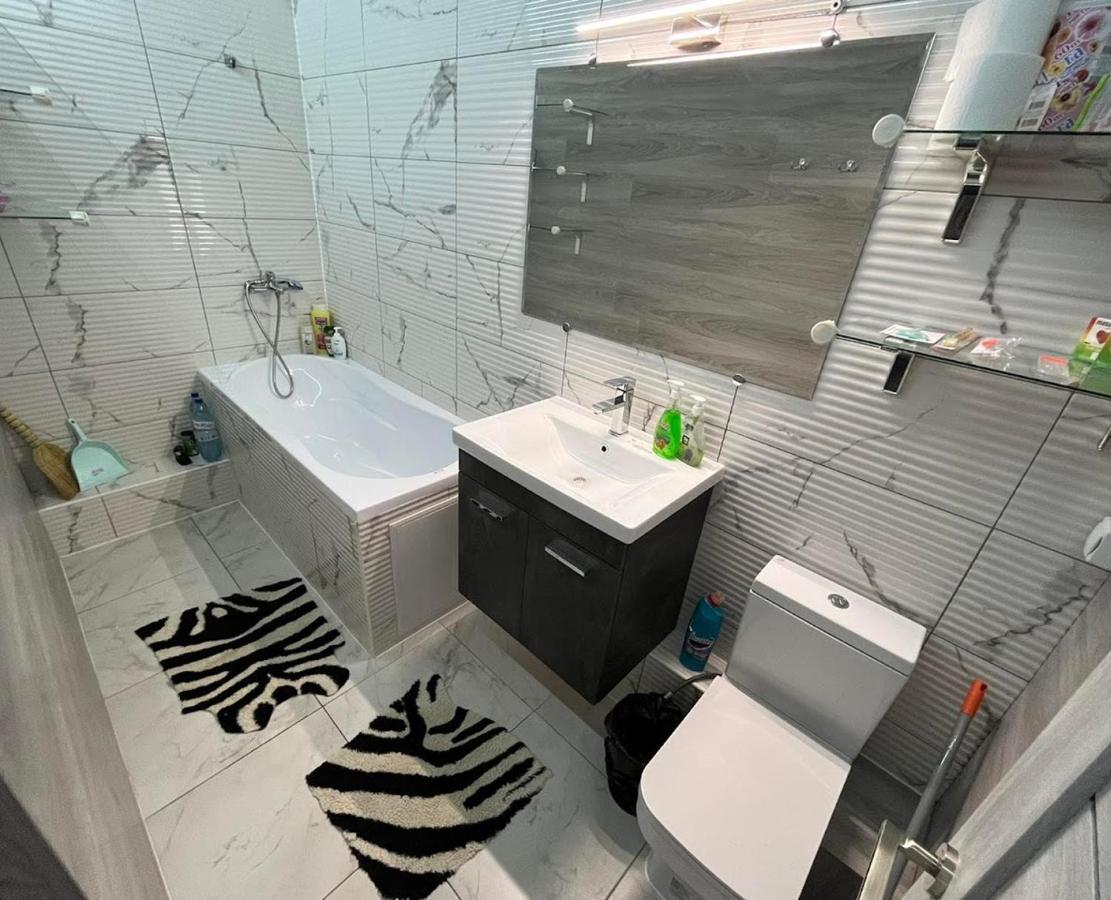 Aparthotel City Center キシナウ エクステリア 写真